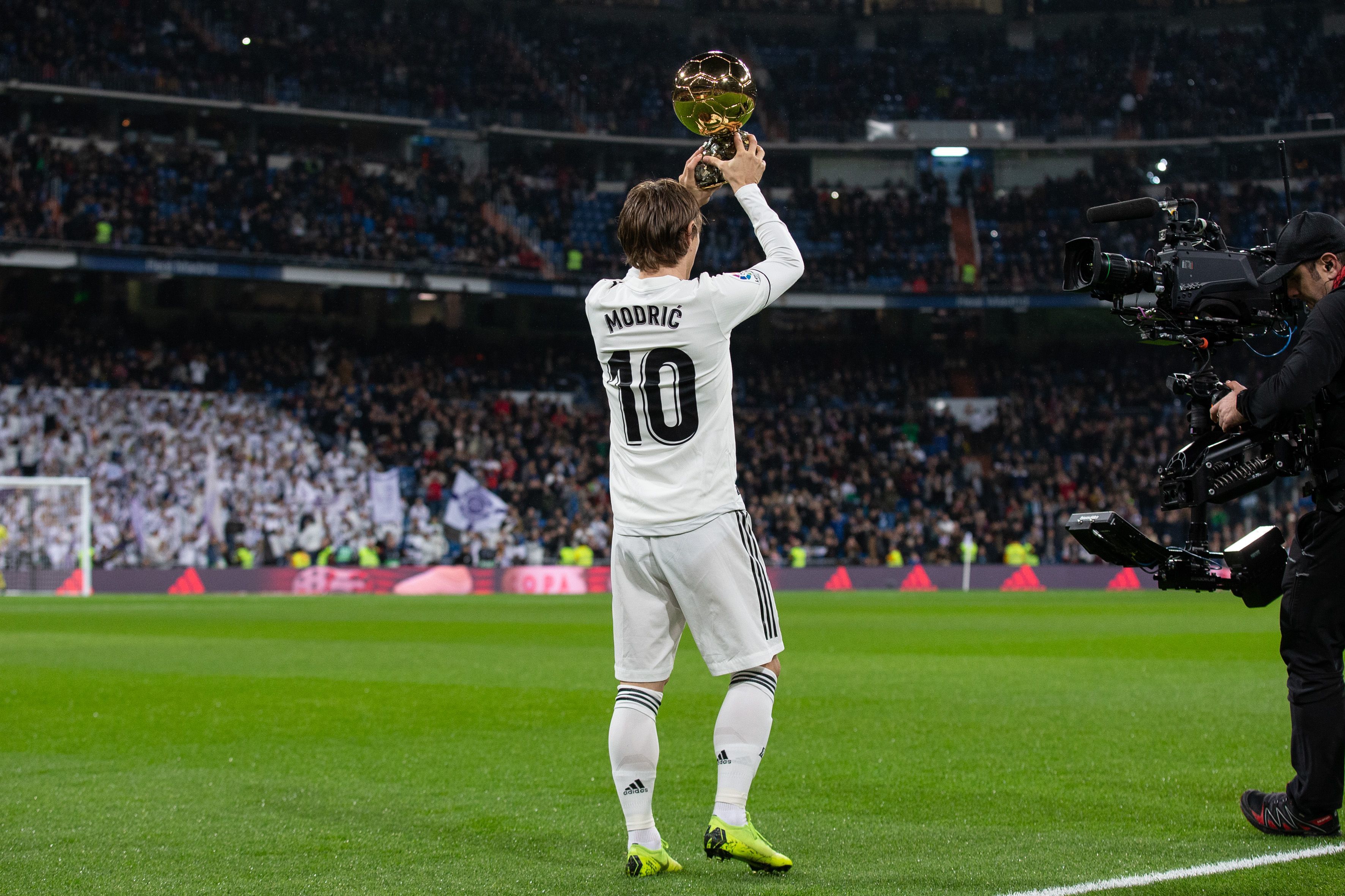 斯基拉：桑托斯正在努力推进内马尔续约，俱乐部有信心留下他