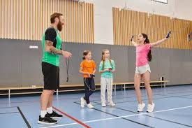 [NBA]马刺七人得分上双 客场战胜湖人